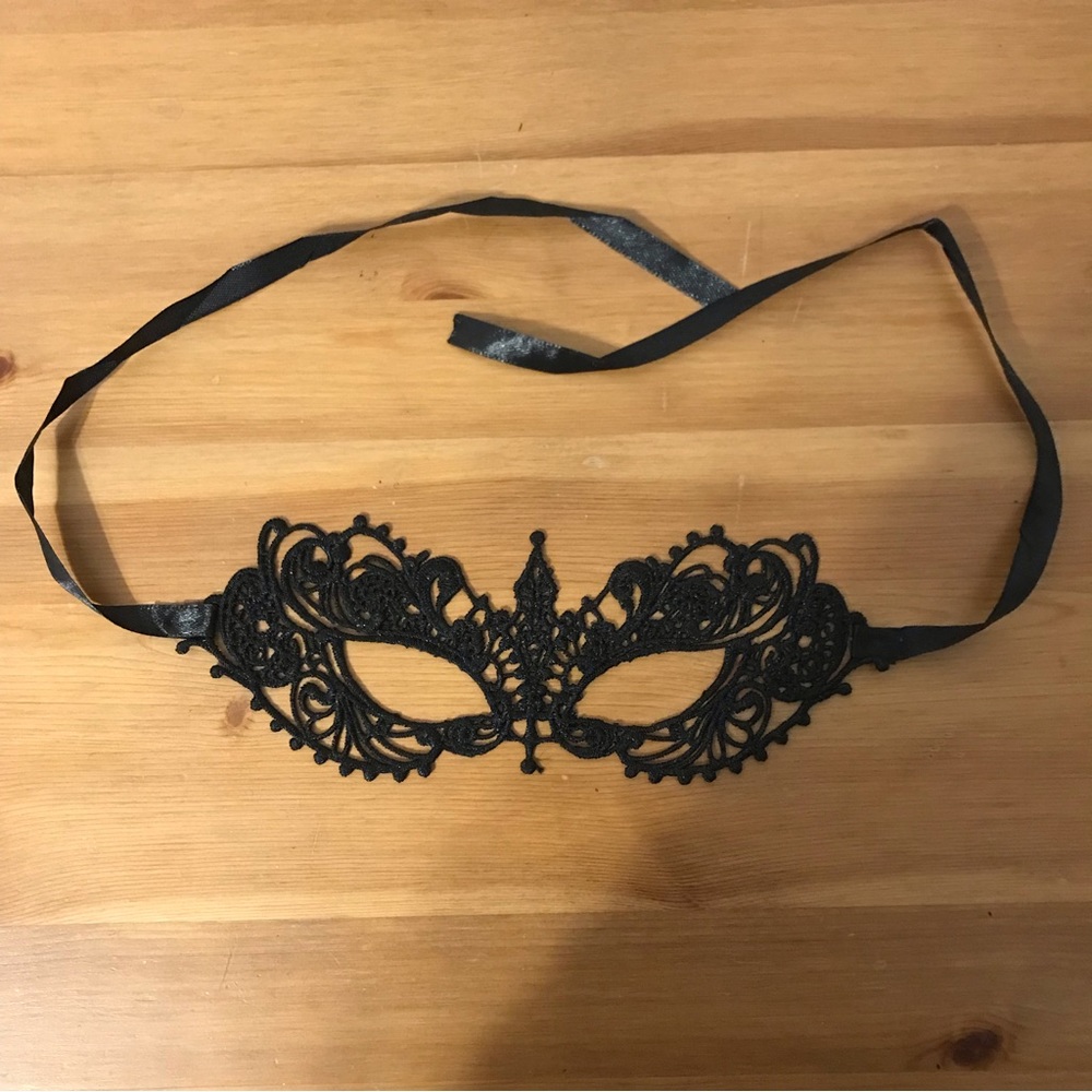 Lace masquerade mask Halloween costumes